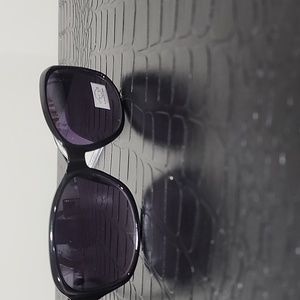 🔥 Oscar de la Renta NWT sunglasses & case!